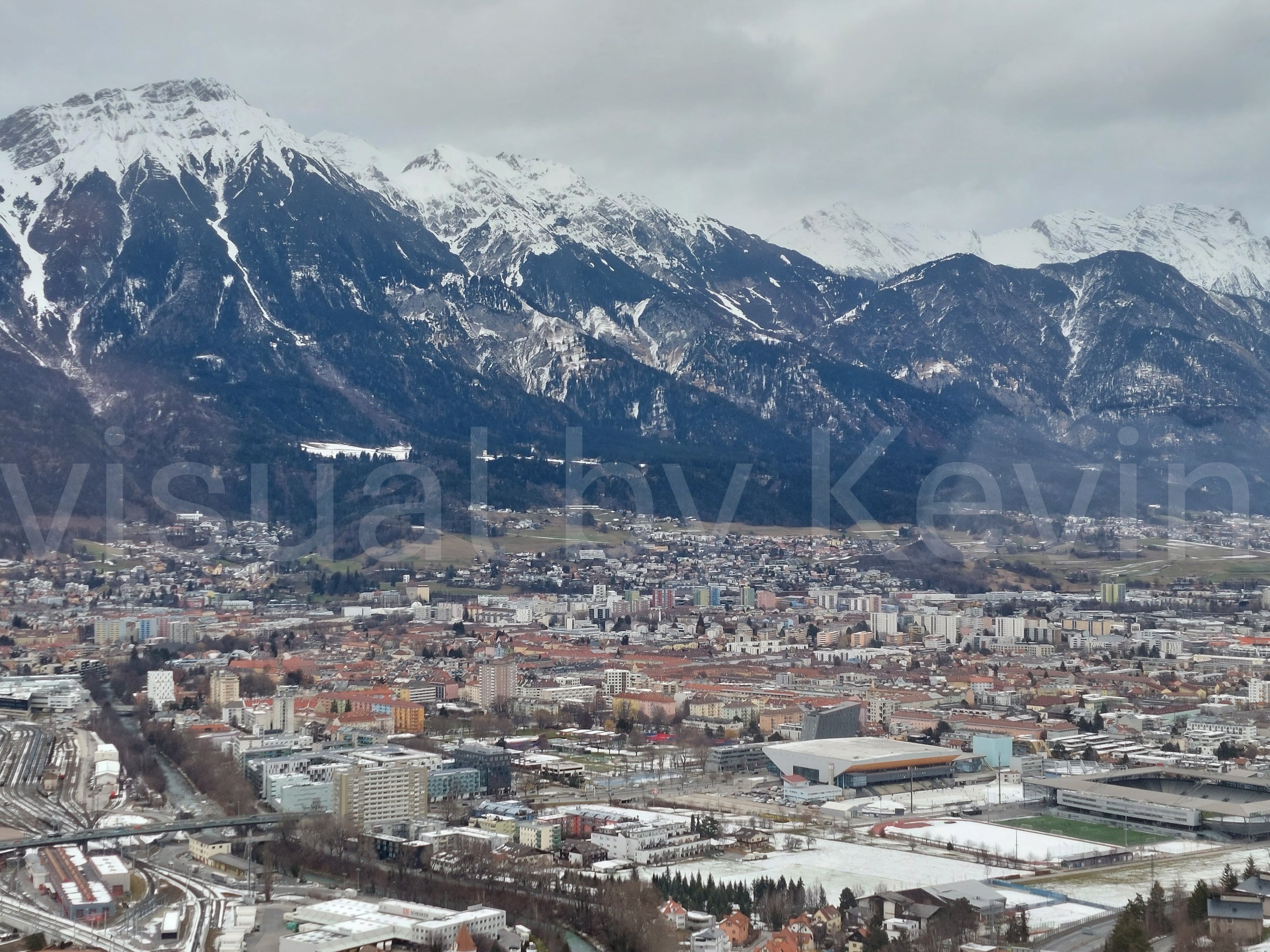 Ein Foto aus einer Seilbahn über Innsbruck