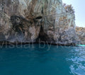 Eingang zur Grotte in der Steilwand