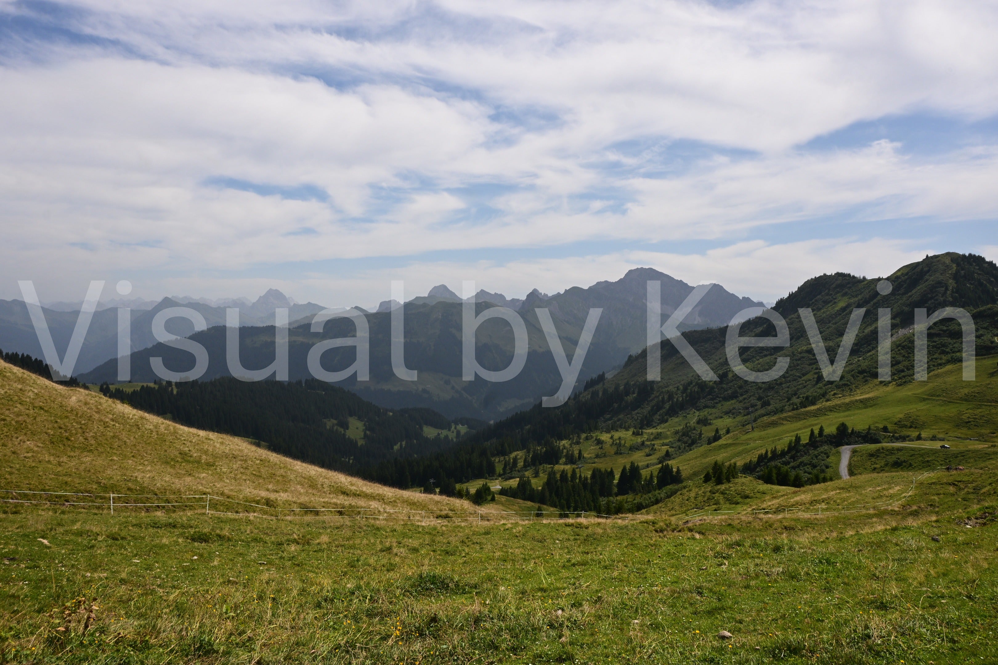 Alpenpanorama mit Talblick
