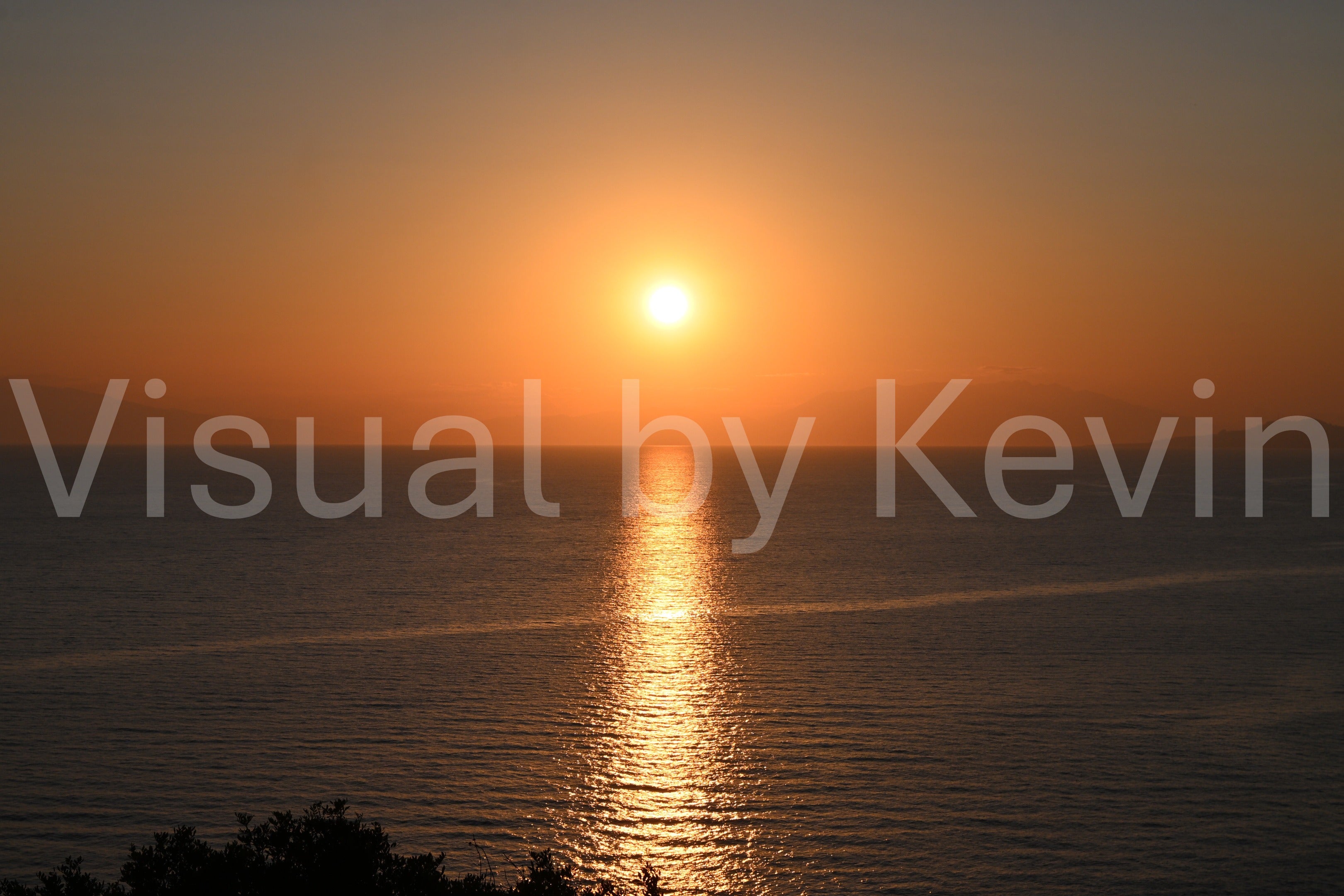 Küstenblick bei Sonnenuntergang