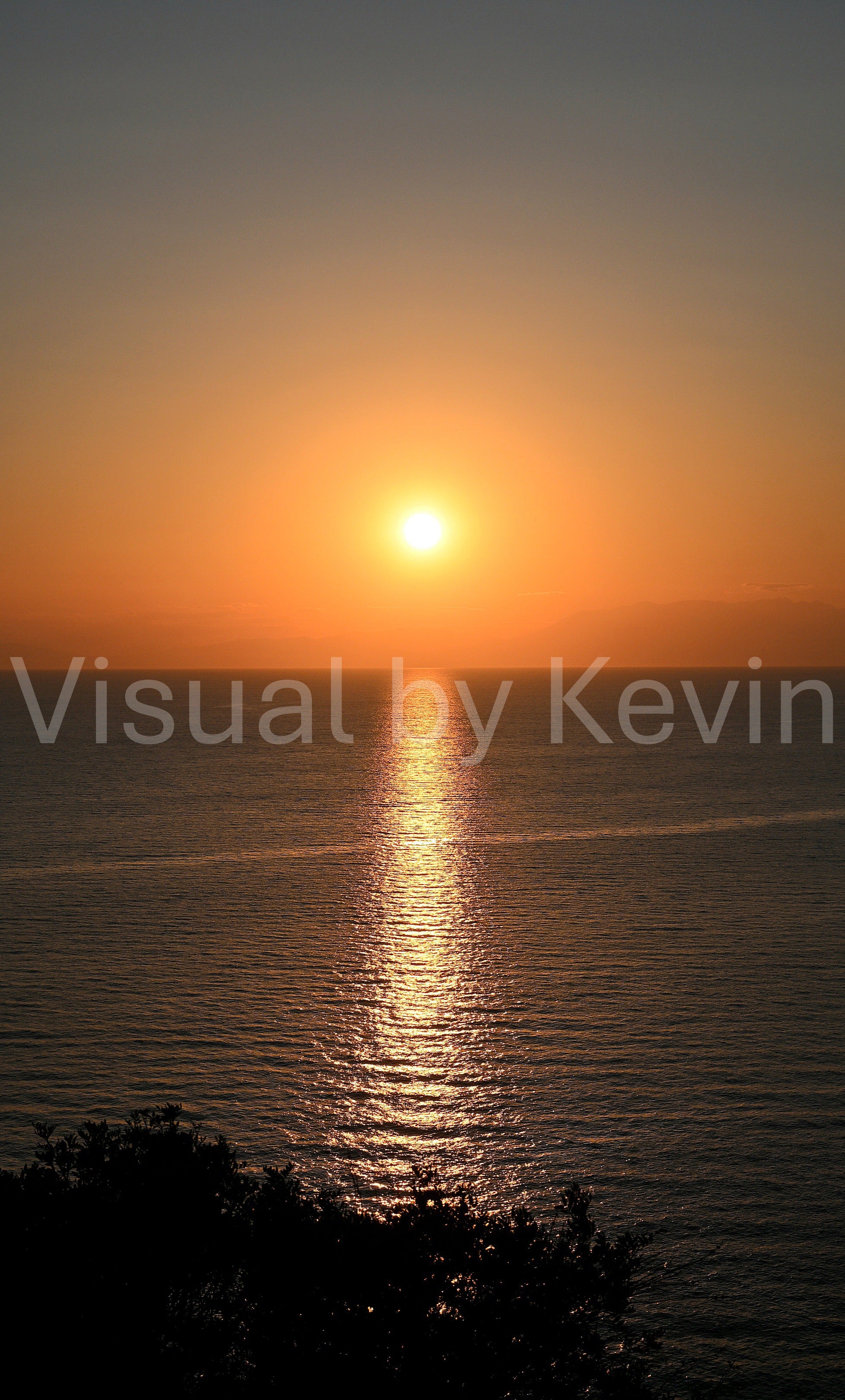 Küstenblick bei Sonnenuntergang