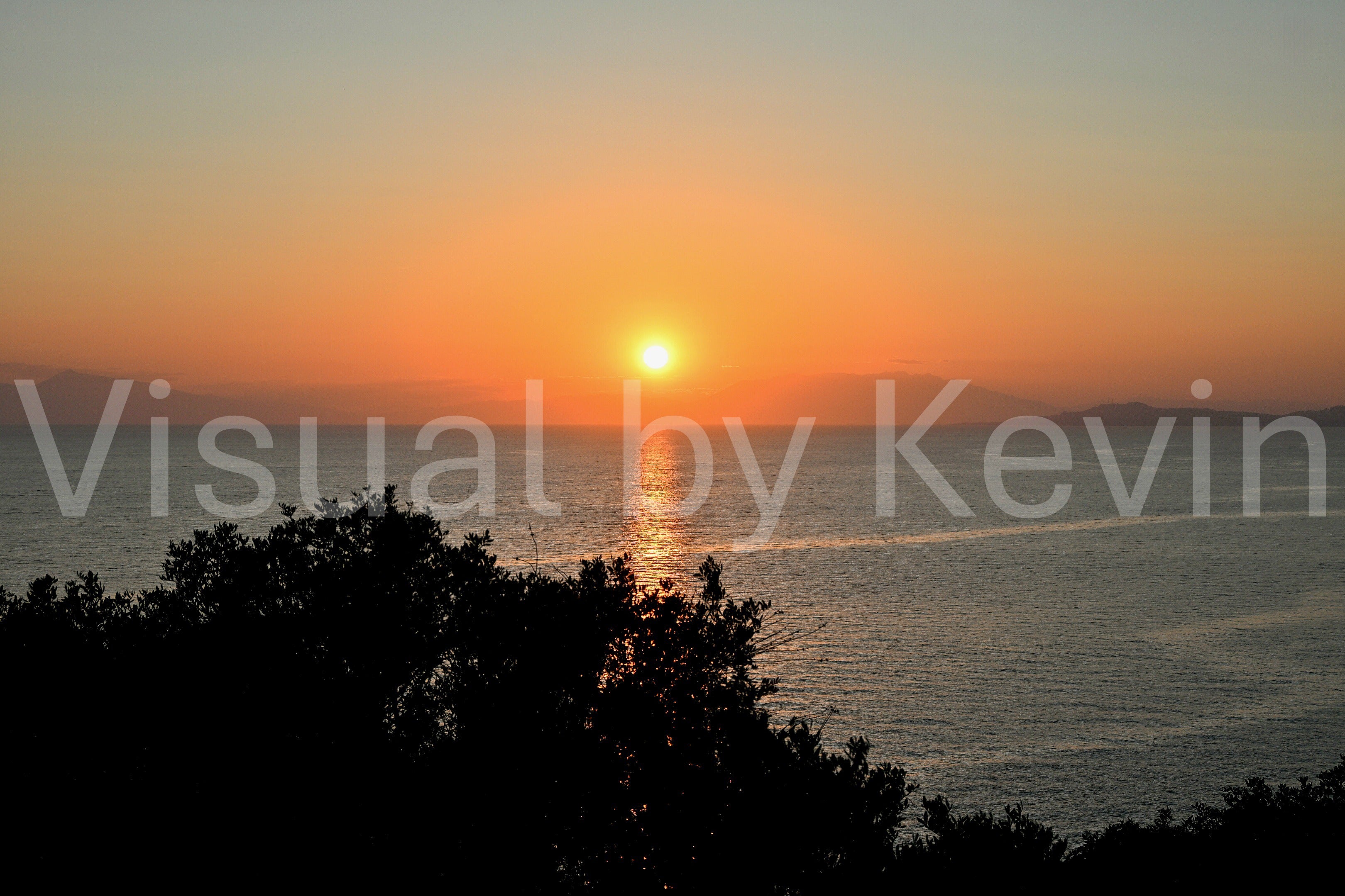 Landschaft am Meer im Abendlicht